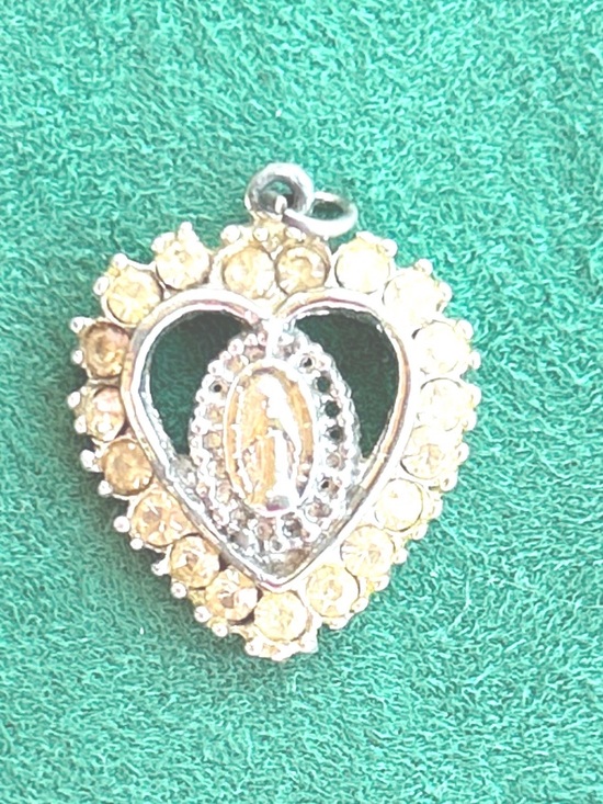 Jewelry - ✝️Heart-Shaped St Mary Pendant Necklace - Gold Tone with Clear Crystals